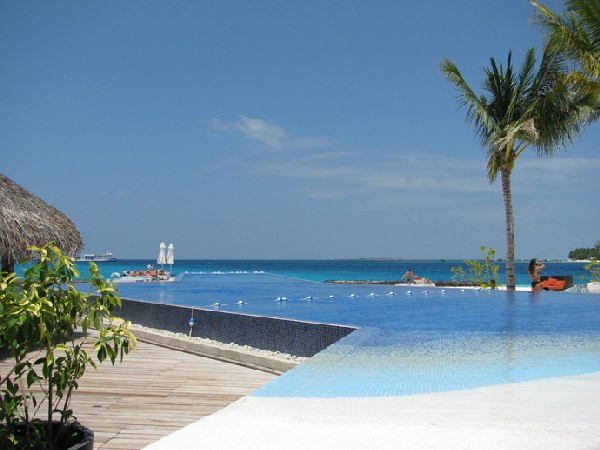 Infinity-Pool